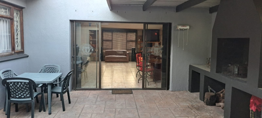5 Bedroom Property for Sale in Lansdowne Western Cape